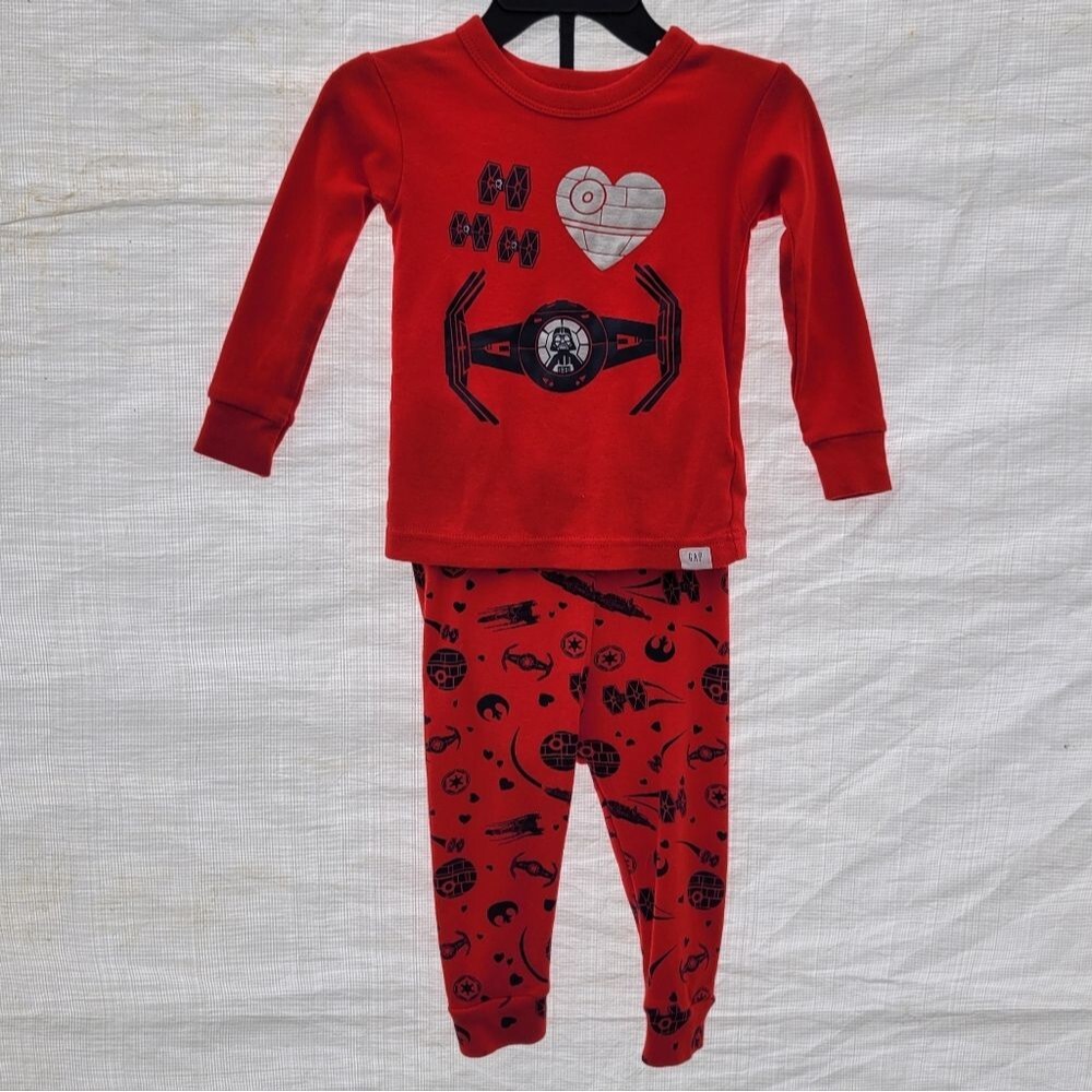 Gap Star Wars Size 12-18 M Red Pajama Set with Space Graphics